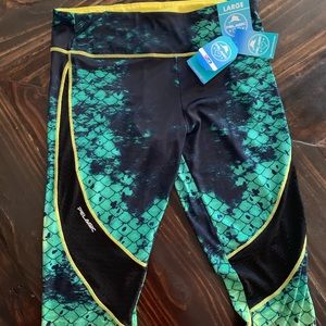 NWT PROFORM CAPRI SHORT LEGGINGS- DORADO